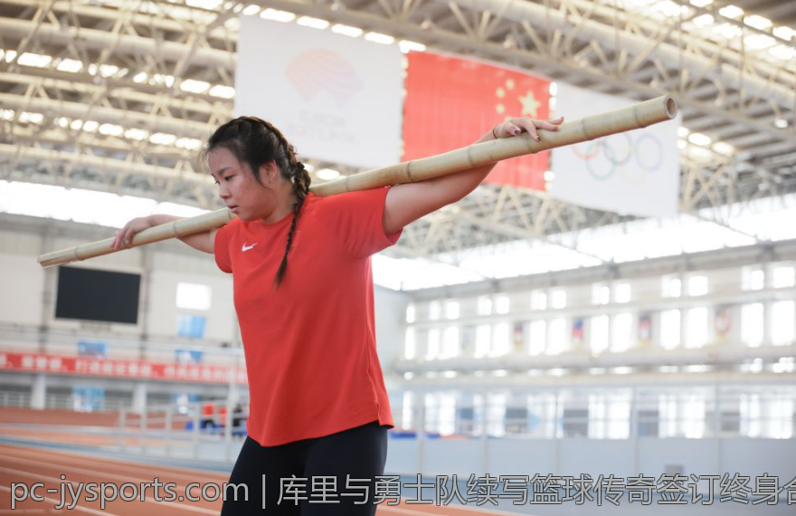 库里与勇士队续写篮球传奇签订终身合同